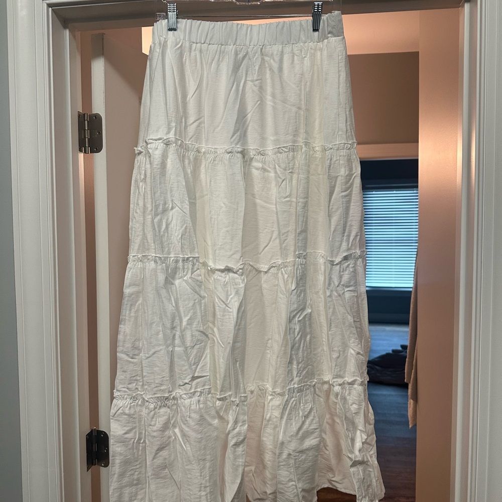 Chic White Tiered Maxi Skirt